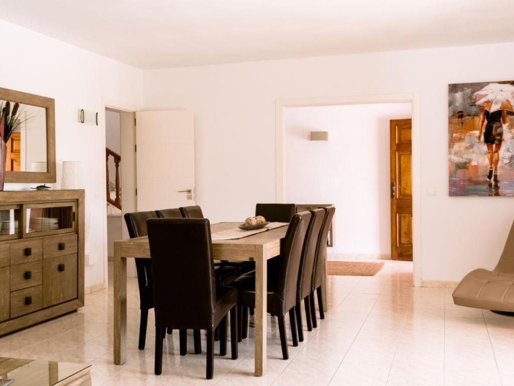 Villa Km2 Lovely Villa Located Just Outside Of Sa Carroca A 5 Minute Drive From Playa Den Bossa San José Extérieur photo