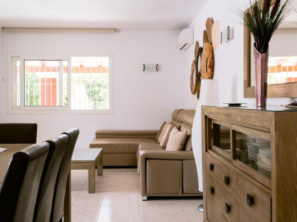Villa Km2 Lovely Villa Located Just Outside Of Sa Carroca A 5 Minute Drive From Playa Den Bossa San José Extérieur photo